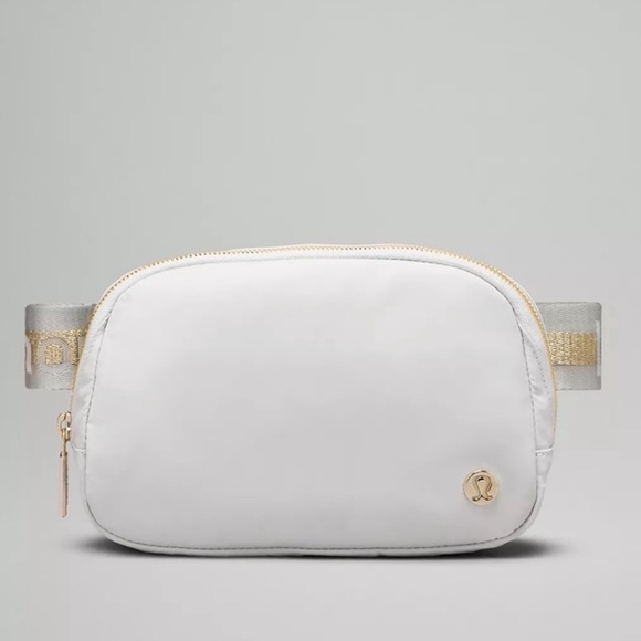 Lululemon Everywhere Belt‎ Bag in Vapor/Gold/White - Picture 1 of 8